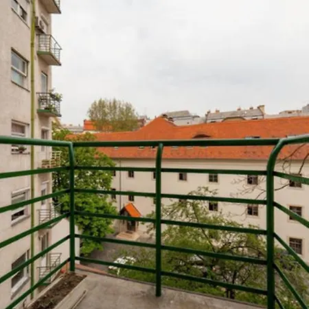 Art Deco Szerb Utca Apartment *